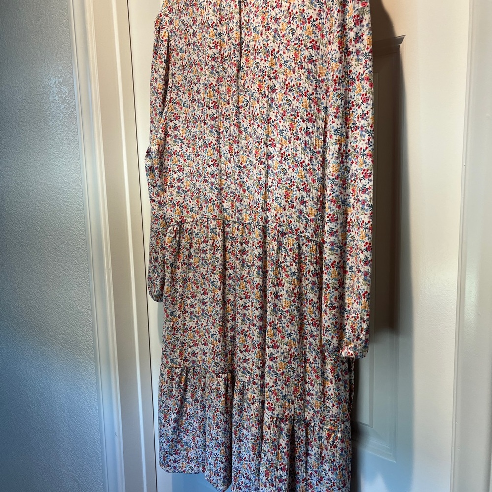 Market & Spruce White Floral Tiered Long Sleeve Midi Dress